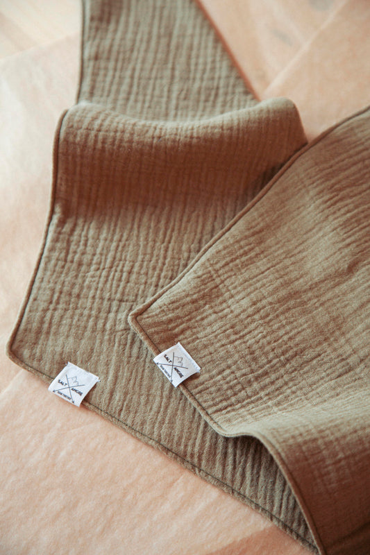 Hundehalstuch Soft Olive | Handgemachtes Hundehalstuch aus Bio-Baumwolle