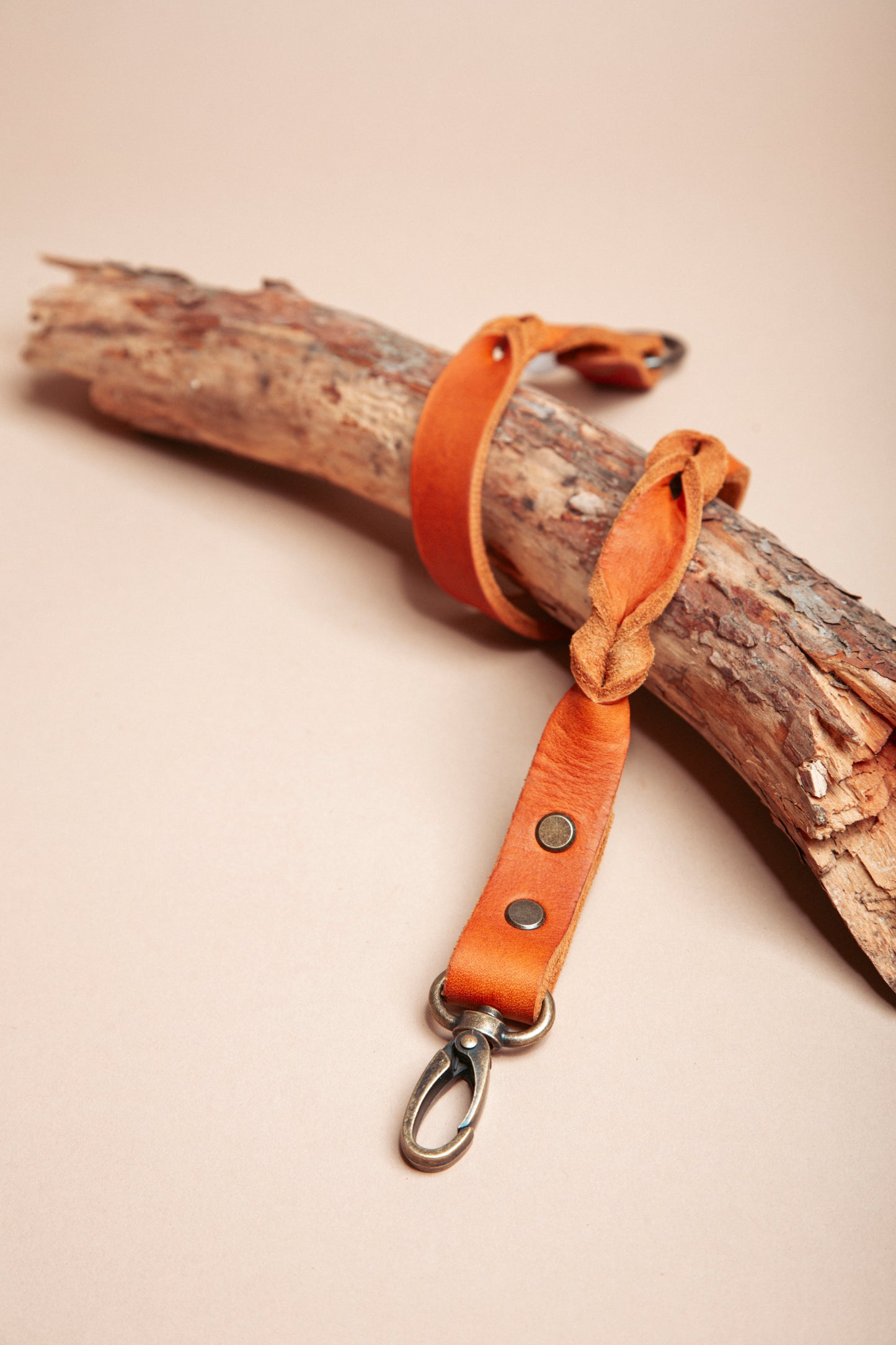 „Handschlaufe & Kurzführer aus robustem Leder für Hunde, handgefertigt mit stabilem Karabiner – ideal für Training und kurze Führstrecken2.