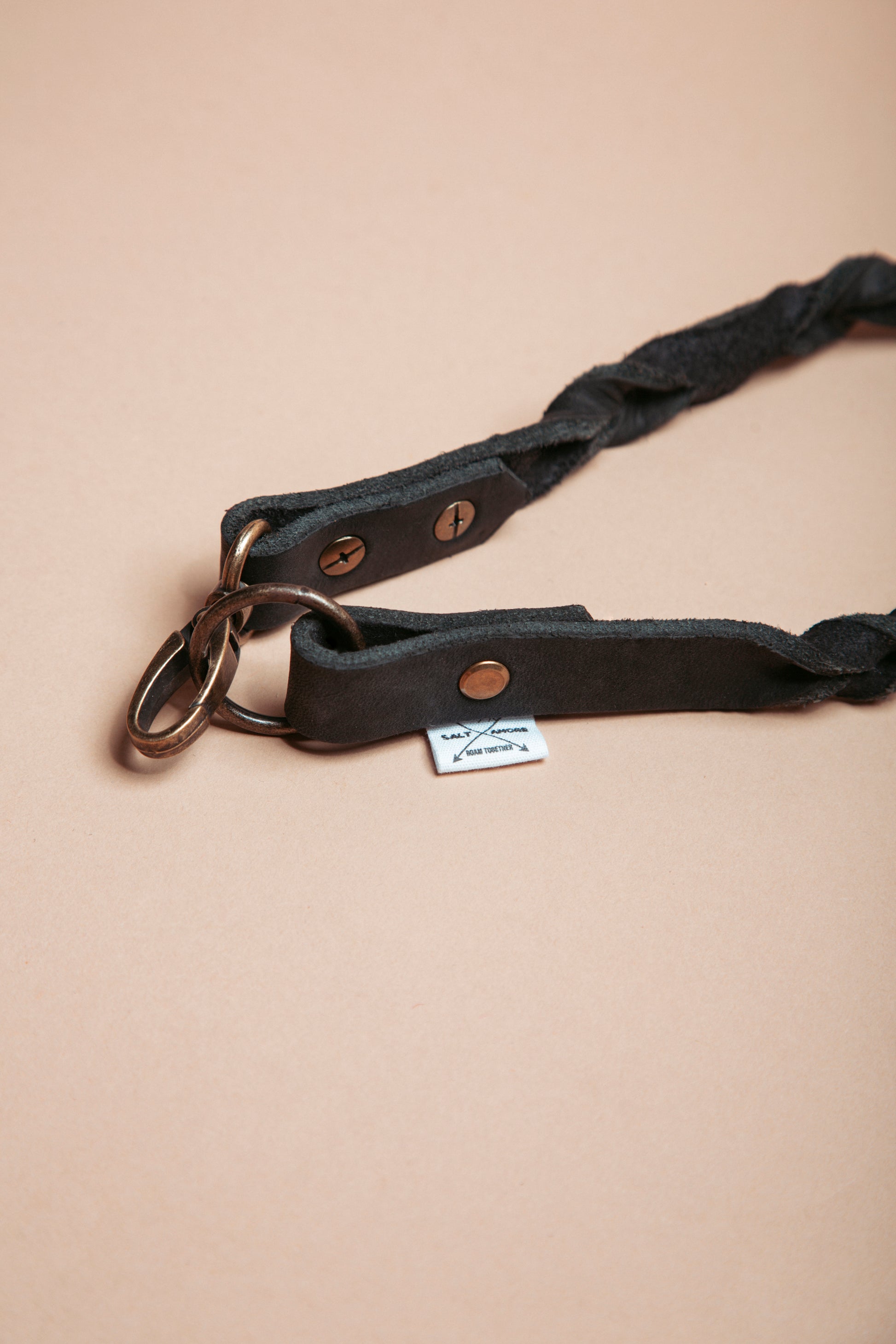 „Robuste Hundeleine aus  Kletterseil – langlebige Dogwear. Das Hundezubehör für den Alltag in verschiedenen Farbtönen!" Mit stabilen Karabinern und wasserabweisenden Seil, für dein nächstes Abenteuer!