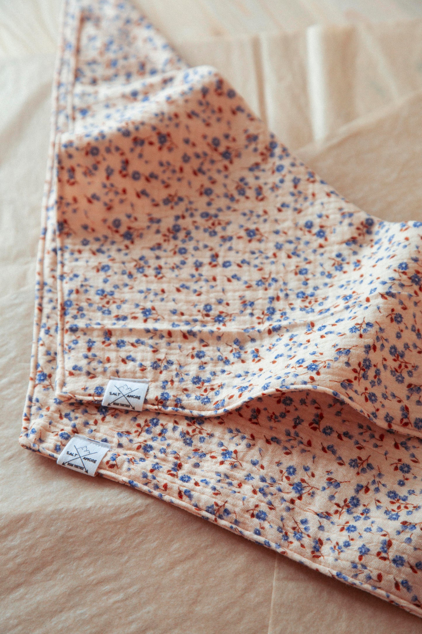 Hundehalstuch Pure Flower | Handgemachtes Bandana aus Bio-Baumwolle