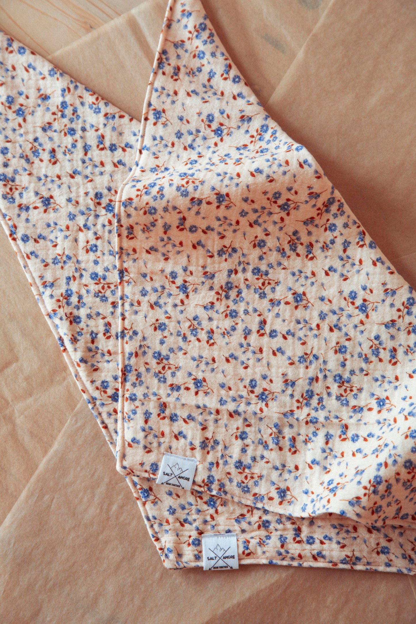 Hundehalstuch Pure Flower | Handgemachtes Bandana aus Bio-Baumwolle