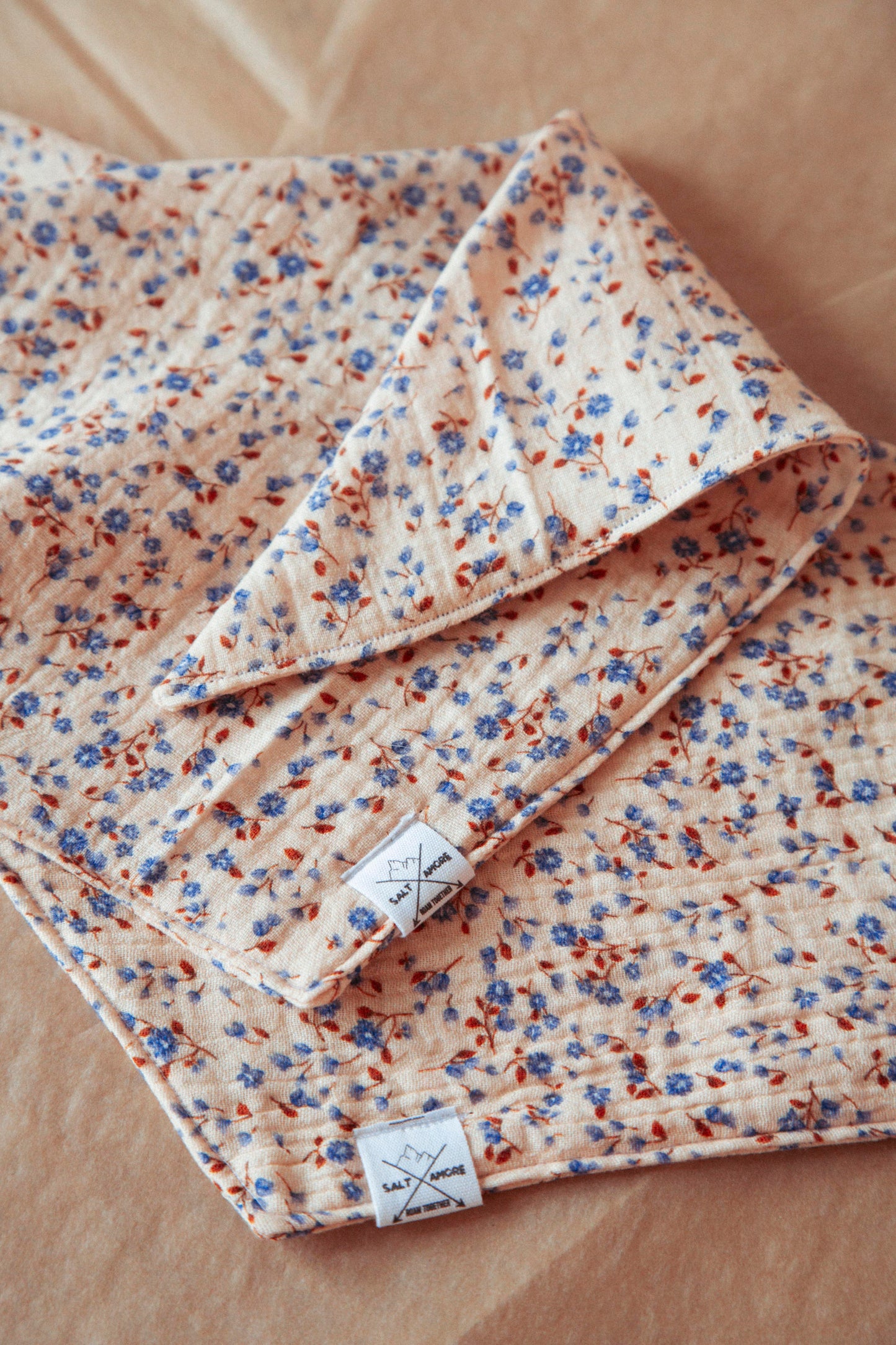 Hundehalstuch Pure Flower | Handgemachtes Bandana aus Bio-Baumwolle