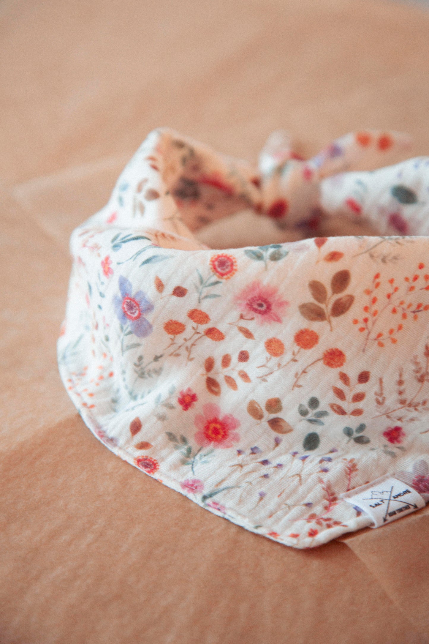 Hundehalstuch Wildflower | Handgemachtes Bandana aus Bio-Baumwolle