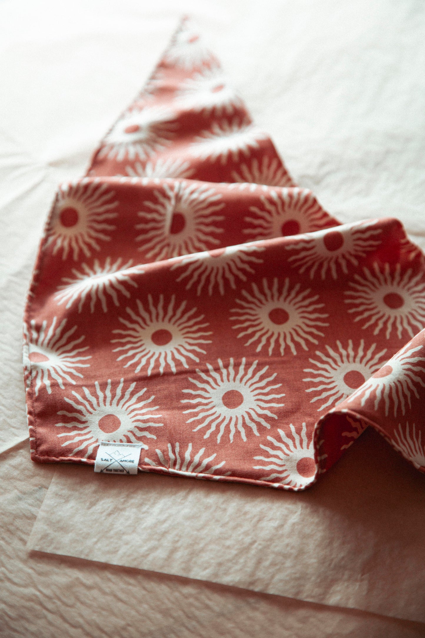 Hundehalstuch Solstice | Handgemachtes Bandana im Bohostil