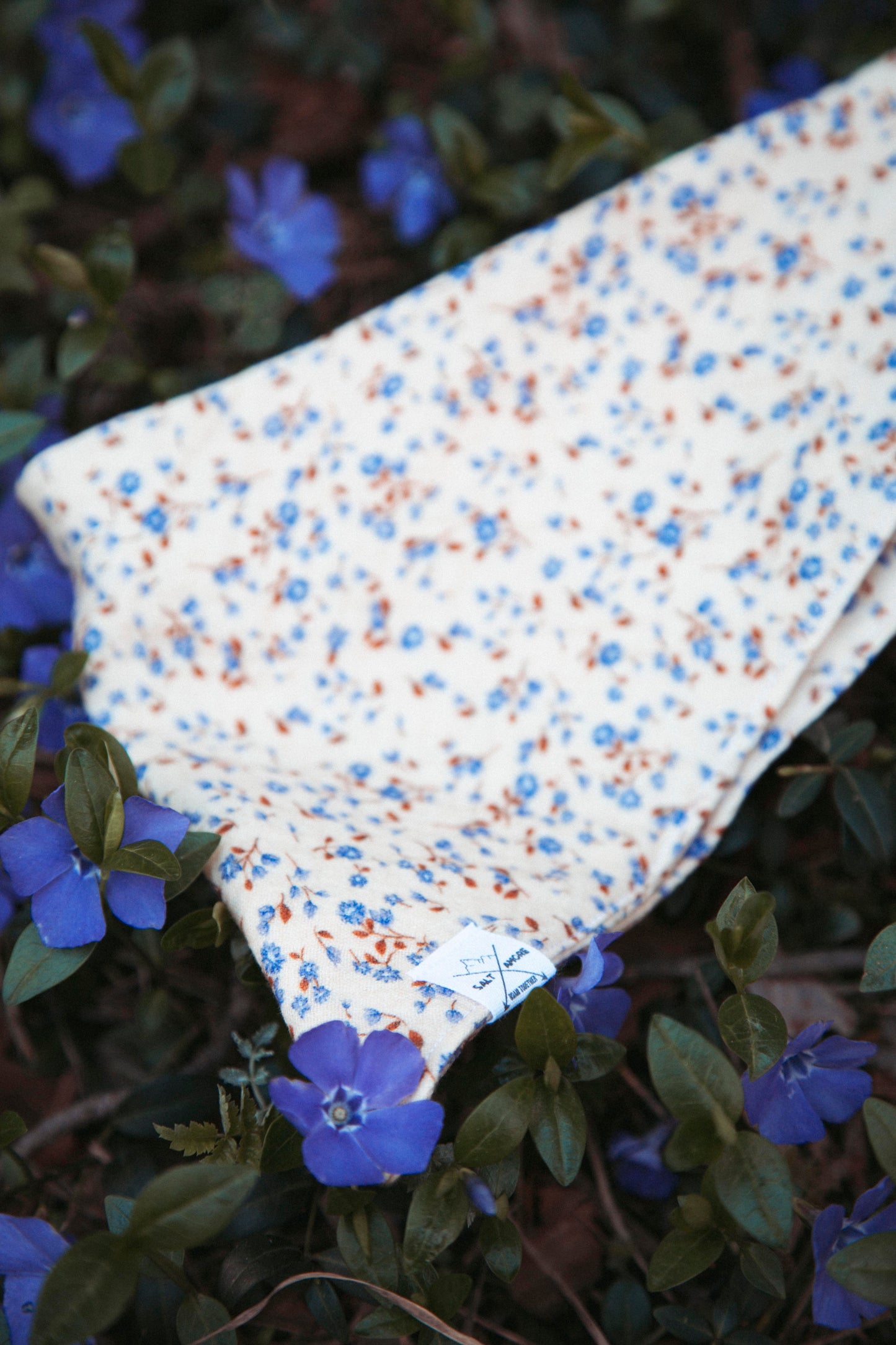 Hundehalstuch Pure Flower | Handgemachtes Bandana aus Bio-Baumwolle