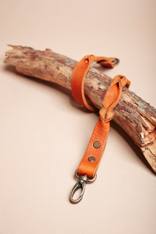 „Handschlaufe & Kurzführer aus robustem Leder für Hunde, handgefertigt mit stabilem Karabiner – ideal für Training und kurze Führstrecken2.
