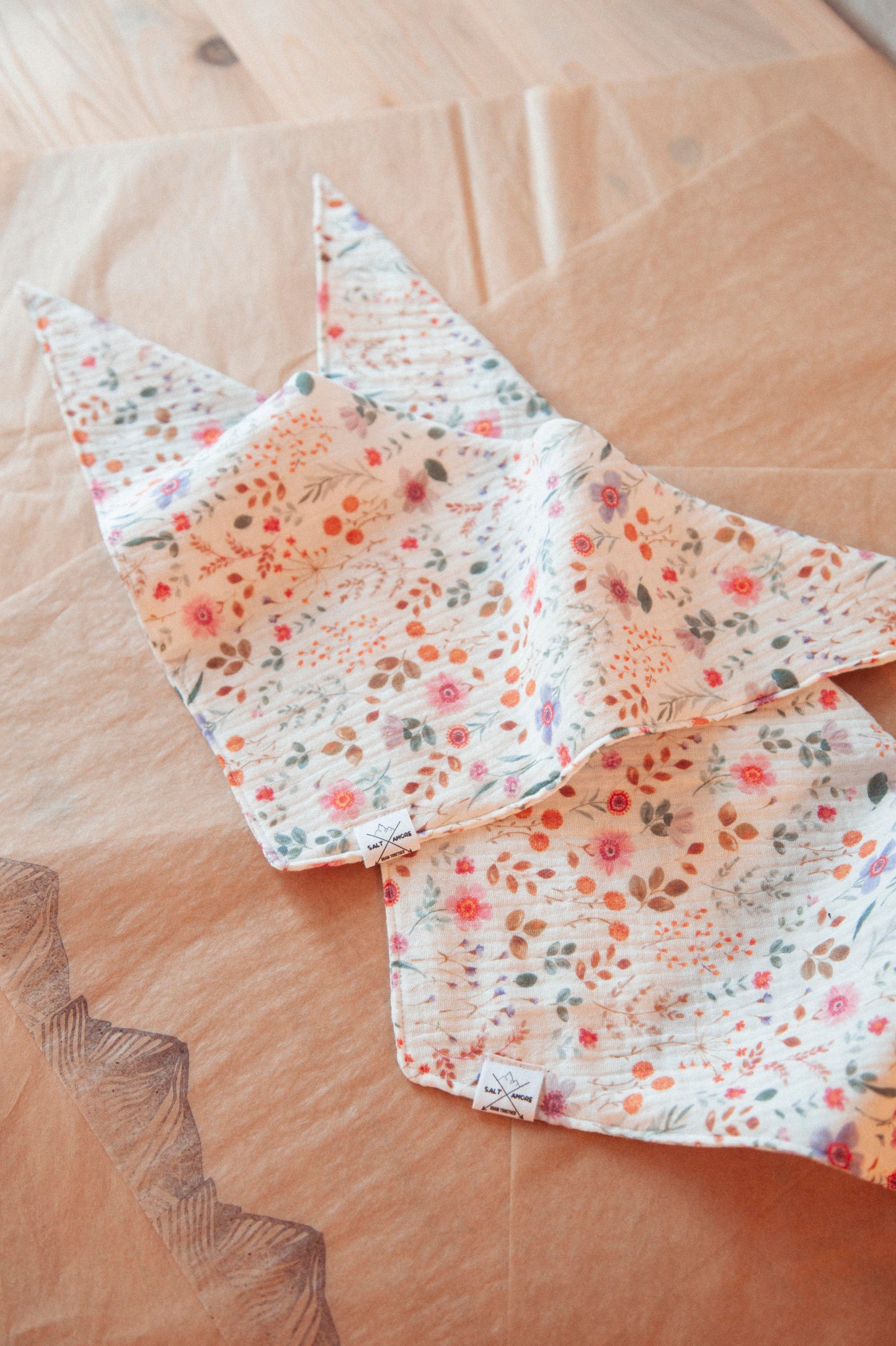 Hundehalstuch Wildflower | Handgemachtes Bandana aus Bio-Baumwolle
