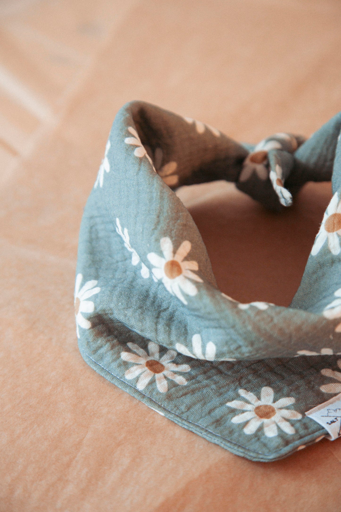 Hundehalstuch Daisy | Handgemachtes Bandana aus Bio-Baumwolle