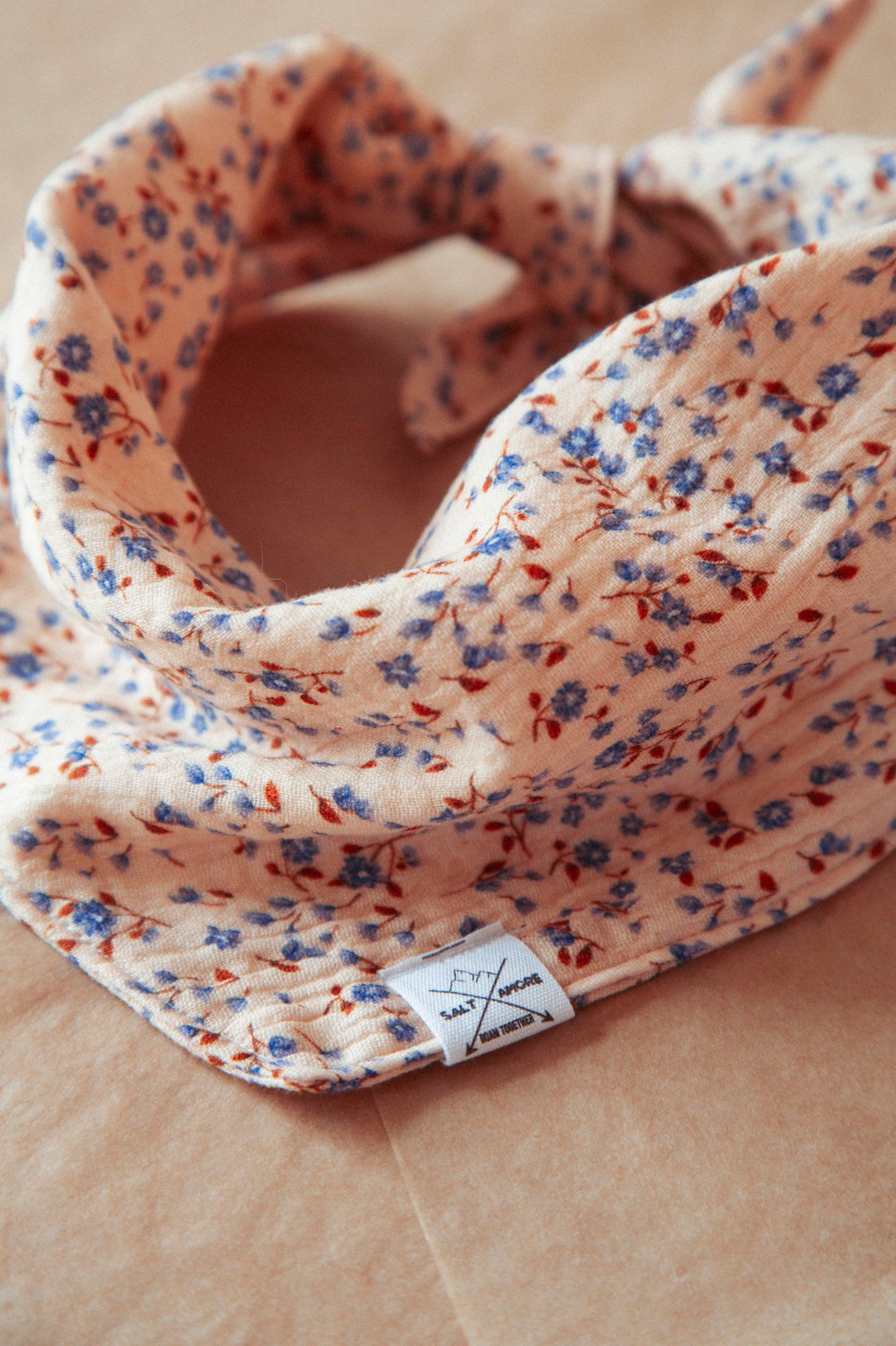 Hundehalstuch Pure Flower | Handgemachtes Bandana aus Bio-Baumwolle