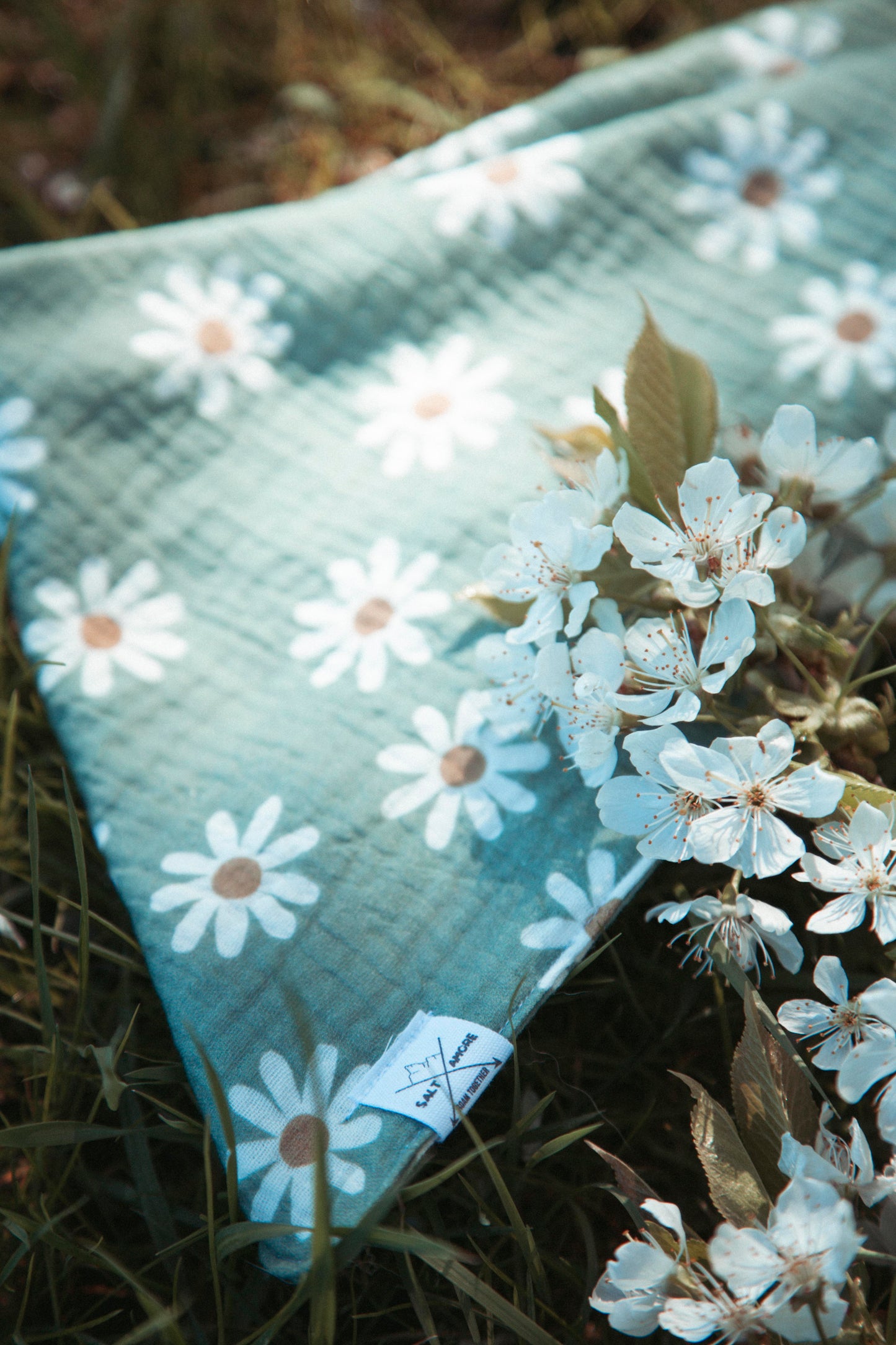 Hundehalstuch Daisy | Handgemachtes Bandana aus Bio-Baumwolle